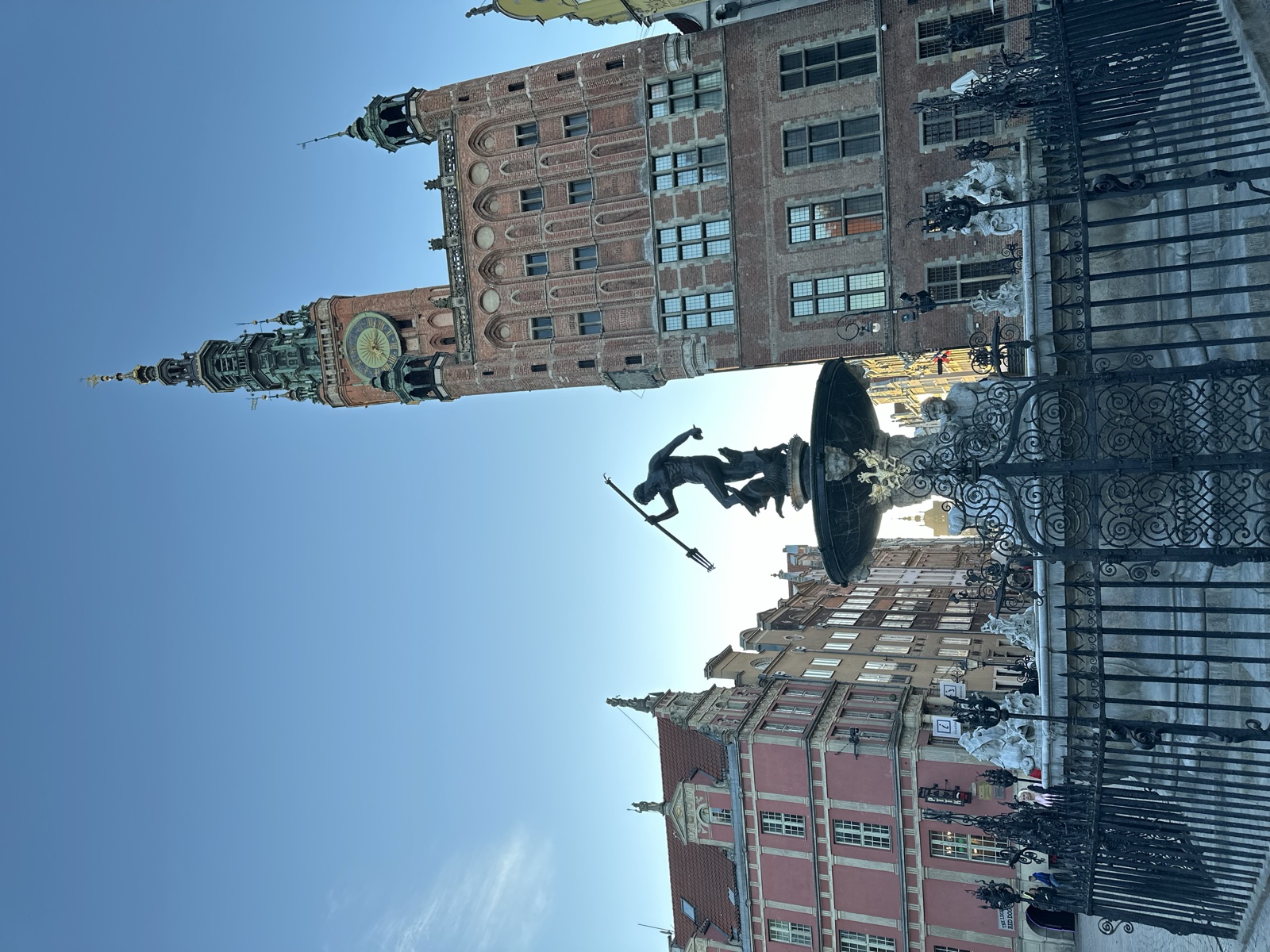 Neptune Fountain on Long Market, with the Main Town Hall behind